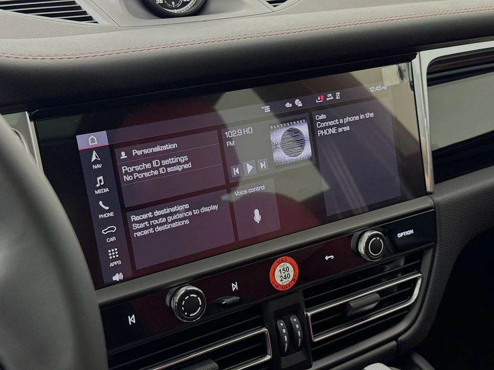 2026 Porsche Macan - Image 20 of 31