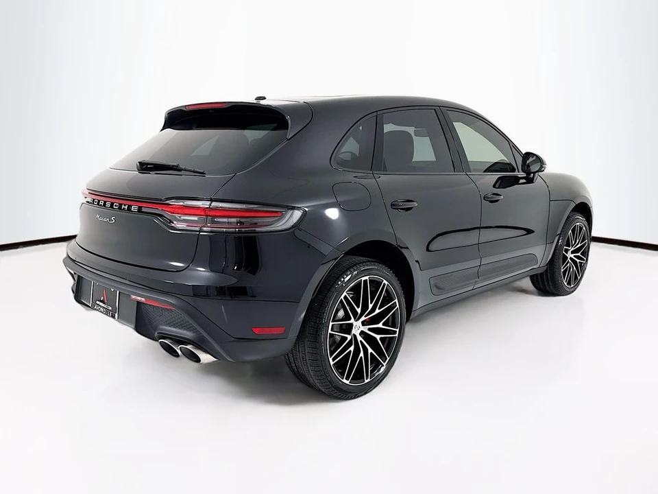 2026 Porsche Macan - Image 9 of 31