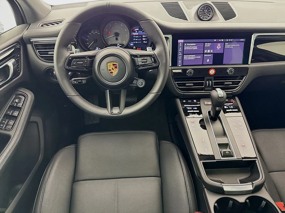 2026 Porsche Macan - Image 27 of 31