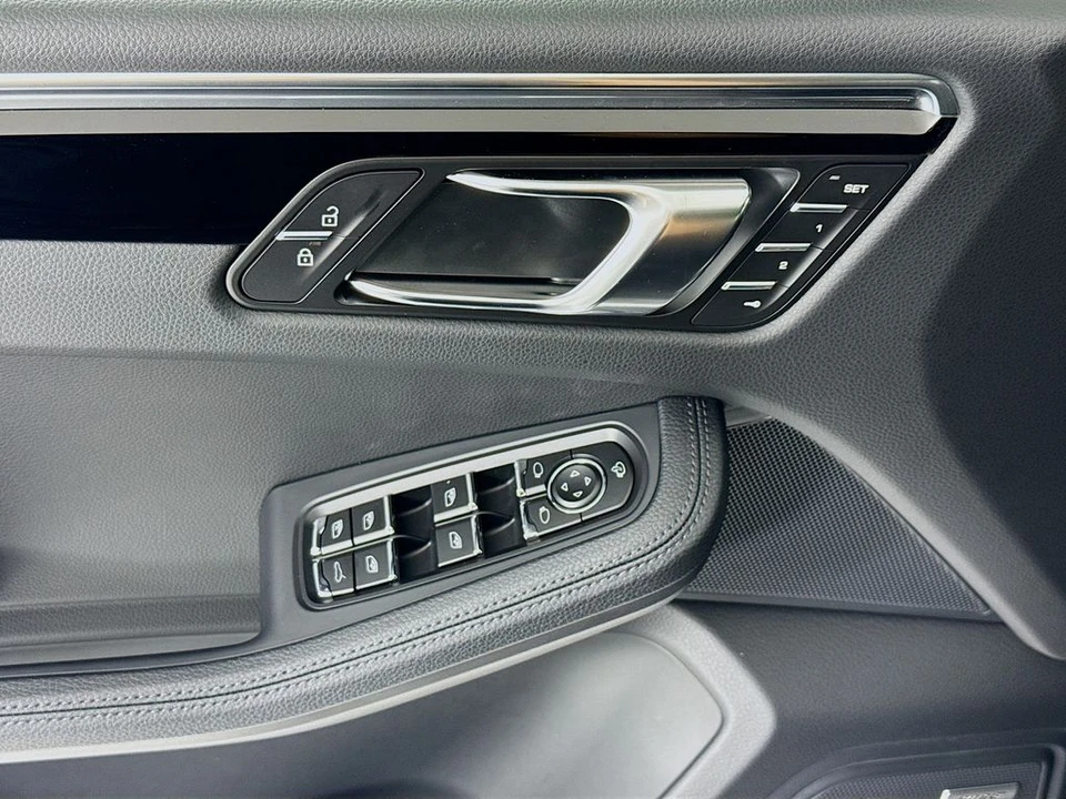 2026 Porsche Macan - Image 11 of 31