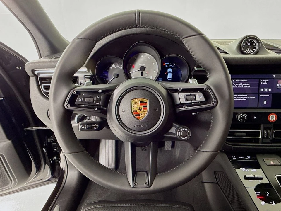 2026 Porsche Macan - Image 17 of 31