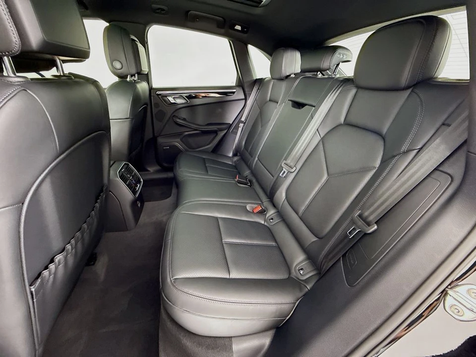 2026 Porsche Macan - Image 26 of 31