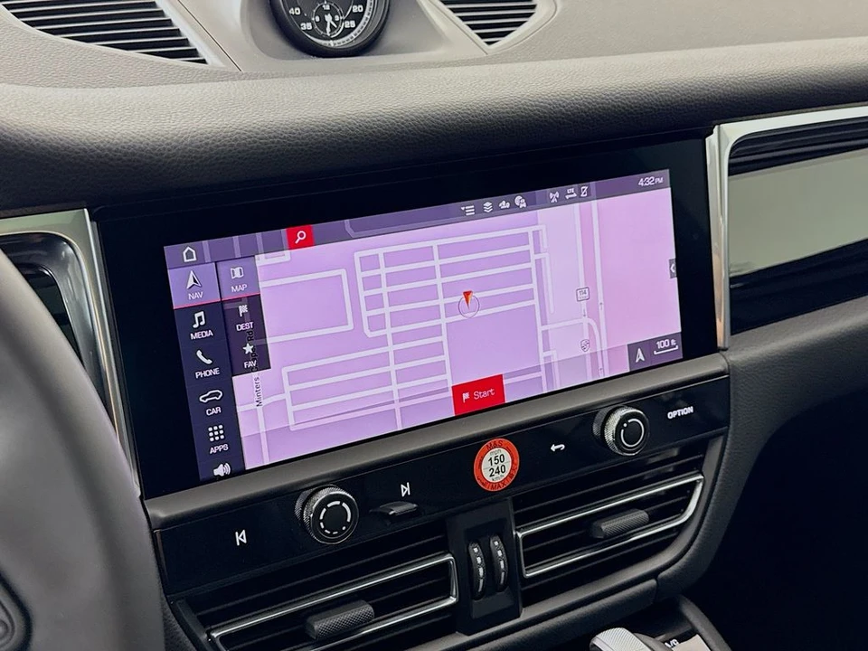 2026 Porsche Macan - Image 21 of 31