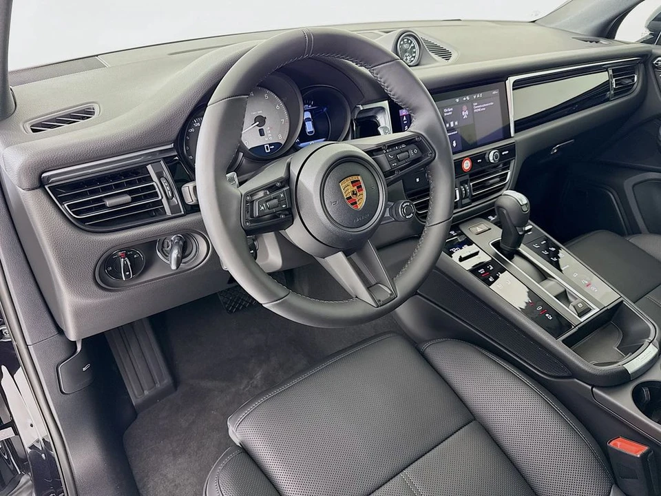 2026 Porsche Macan - Image 4 of 31