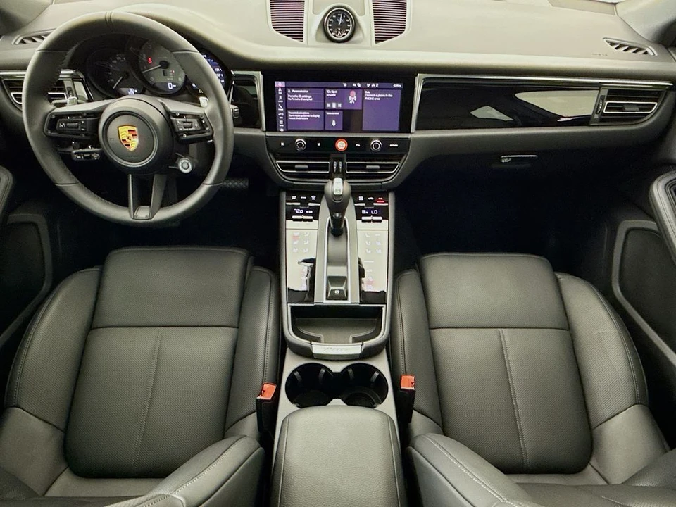 2026 Porsche Macan - Image 29 of 31