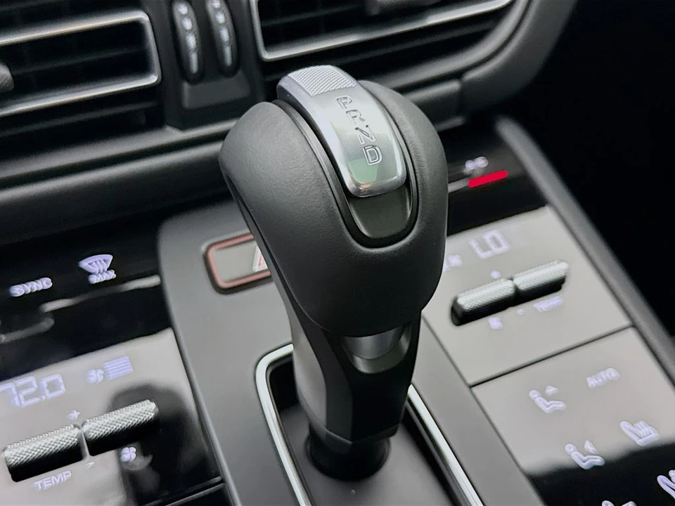 2026 Porsche Macan - Image 23 of 31