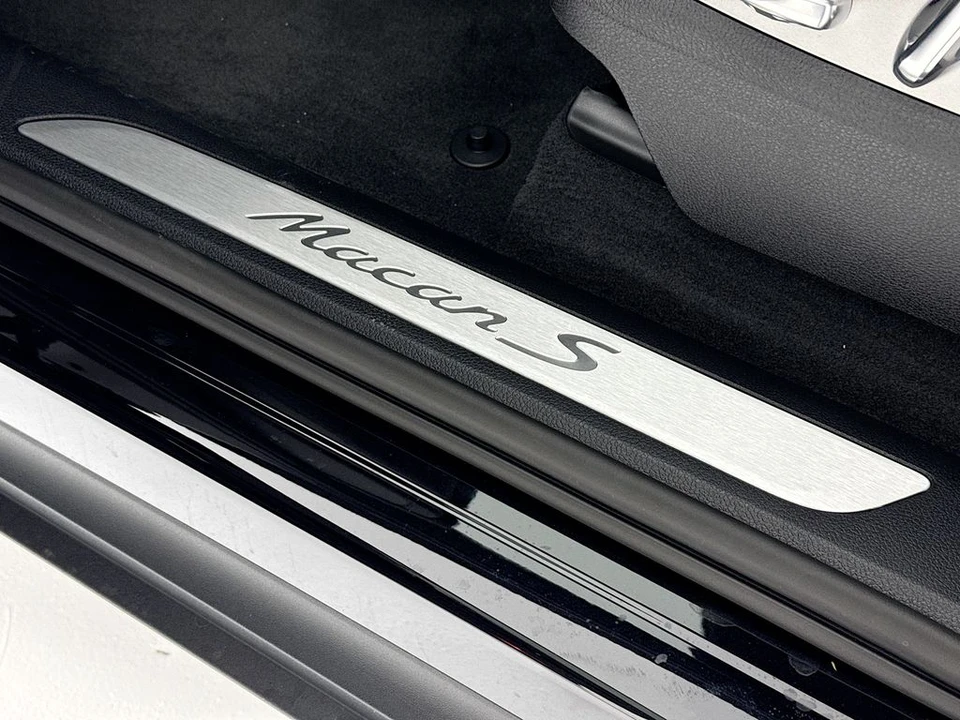 2026 Porsche Macan - Image 12 of 31