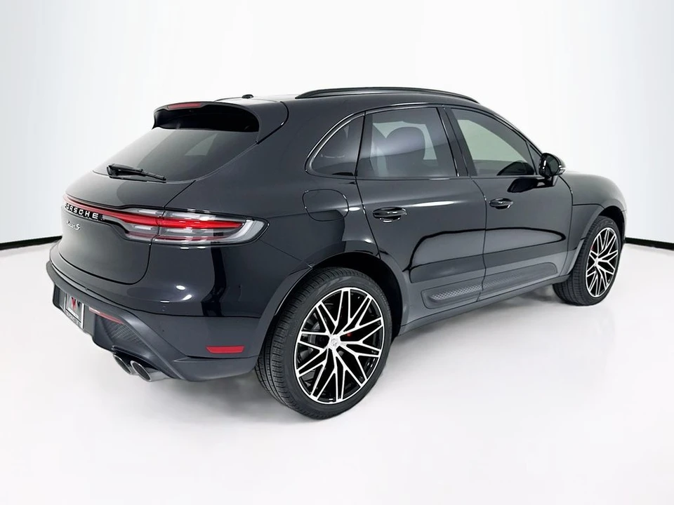 2026 Porsche Macan - Image 9 of 31