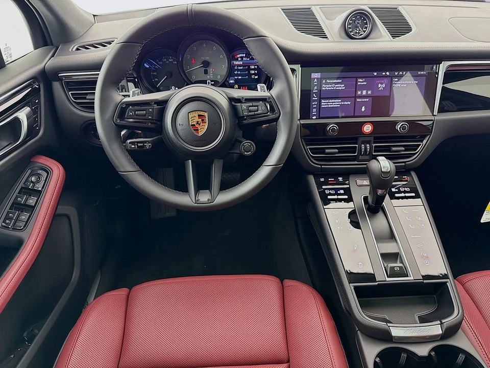 2026 Porsche Macan - Image 27 of 31