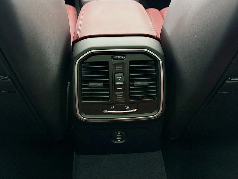 2026 Porsche Macan - Image 30 of 31