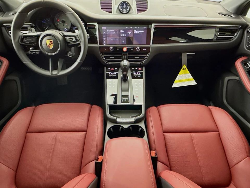 2026 Porsche Macan - Image 29 of 31