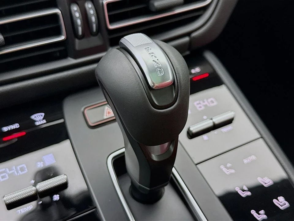 2026 Porsche Macan - Image 23 of 31