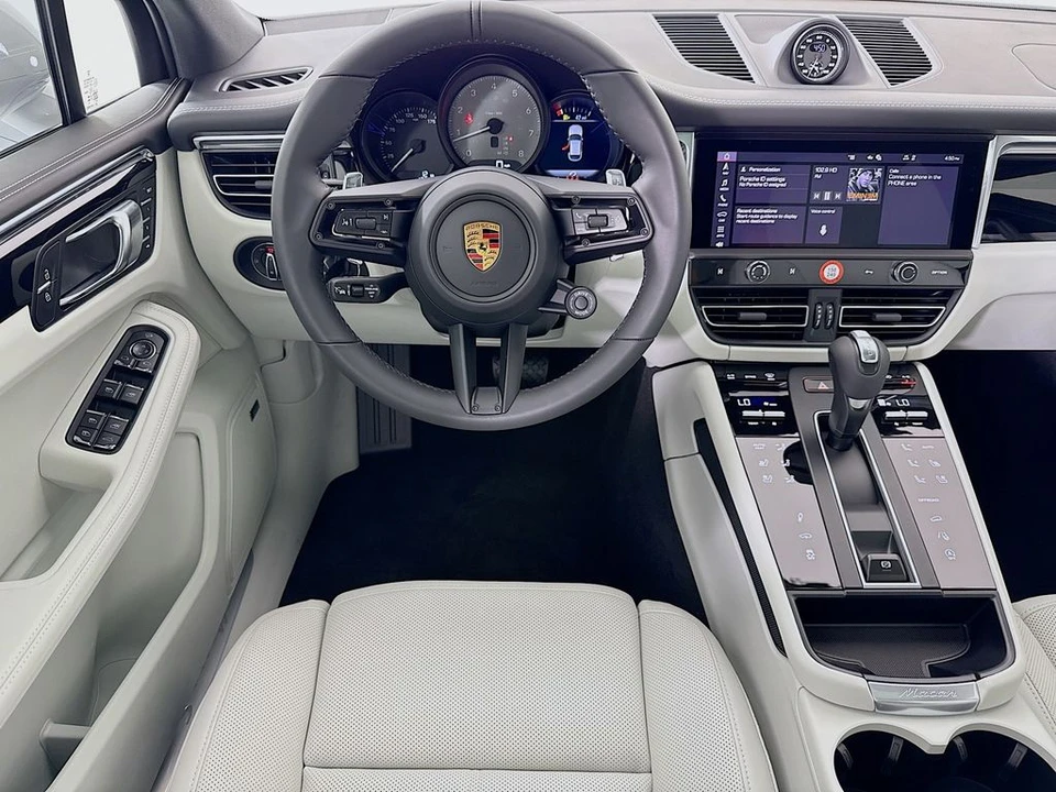 2026 Porsche Macan - Image 27 of 31