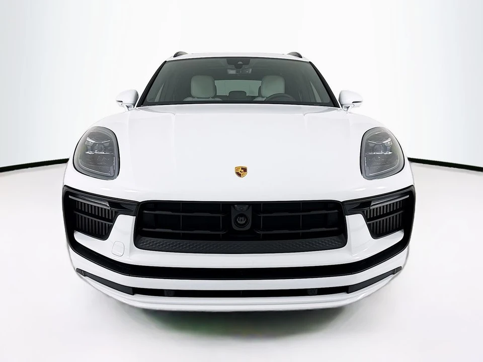 2026 Porsche Macan - Image 6 of 31