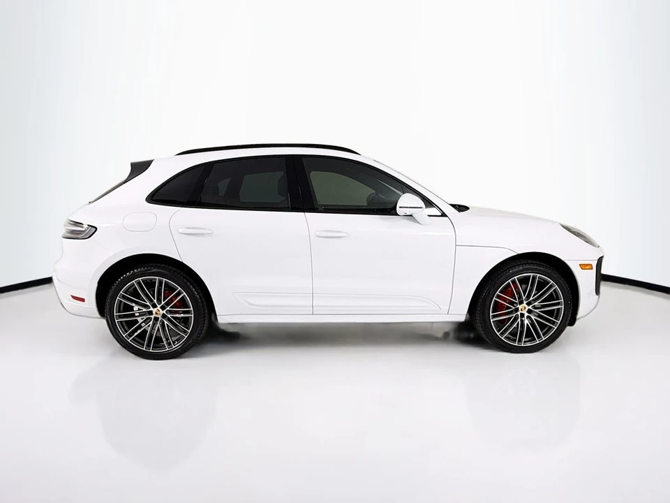 2026 Porsche Macan - Image 8 of 31