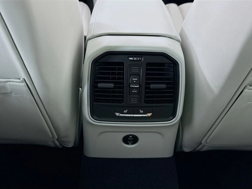2026 Porsche Macan - Image 30 of 31
