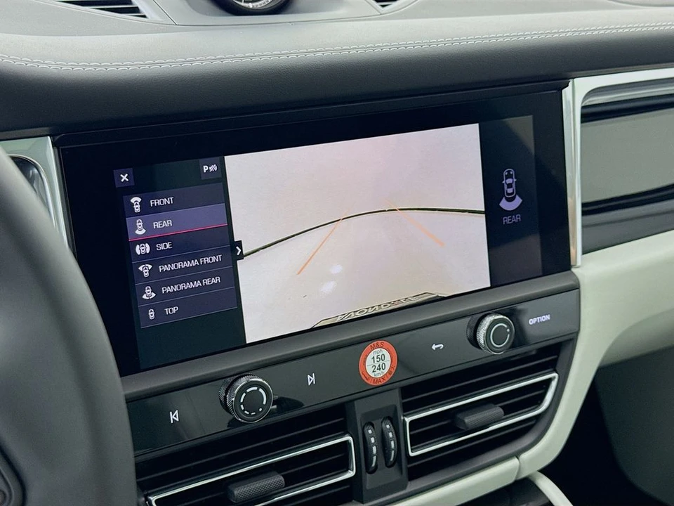 2026 Porsche Macan - Image 22 of 31