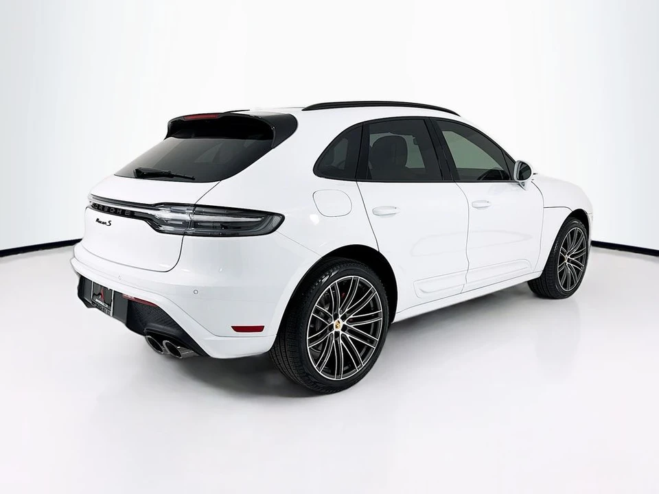2026 Porsche Macan - Image 9 of 31