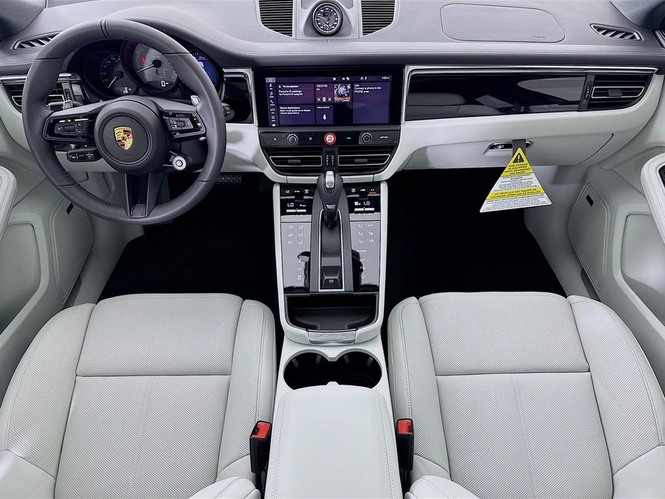 2026 Porsche Macan - Image 29 of 31