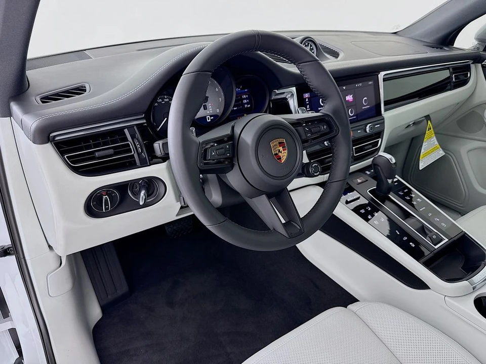 2026 Porsche Macan - Image 4 of 31