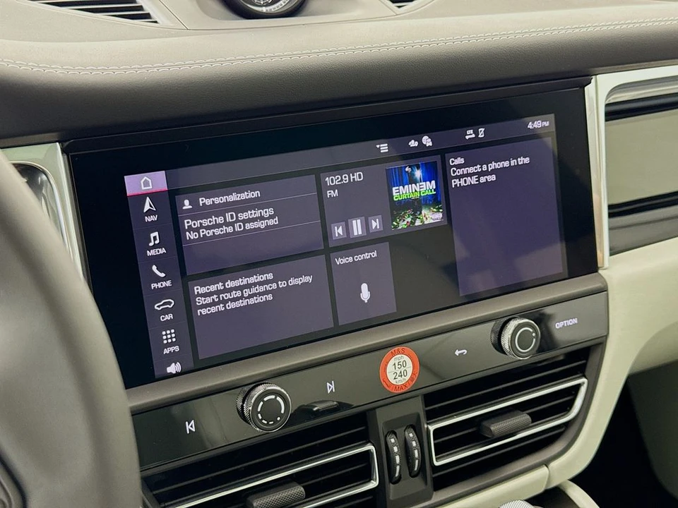 2026 Porsche Macan - Image 20 of 31