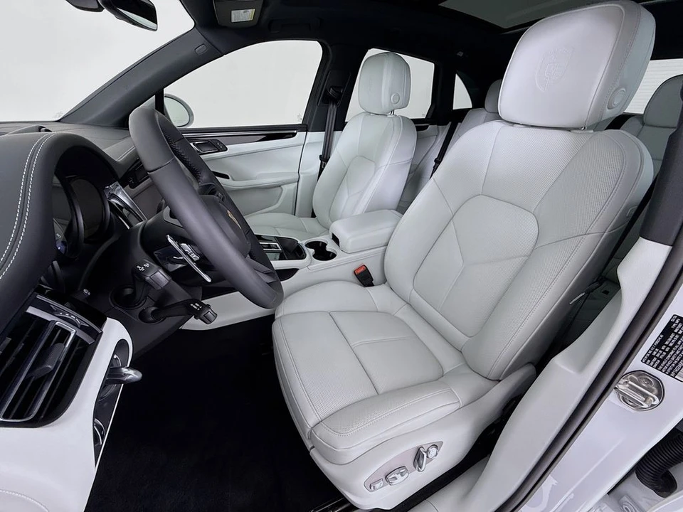2026 Porsche Macan - Image 5 of 31