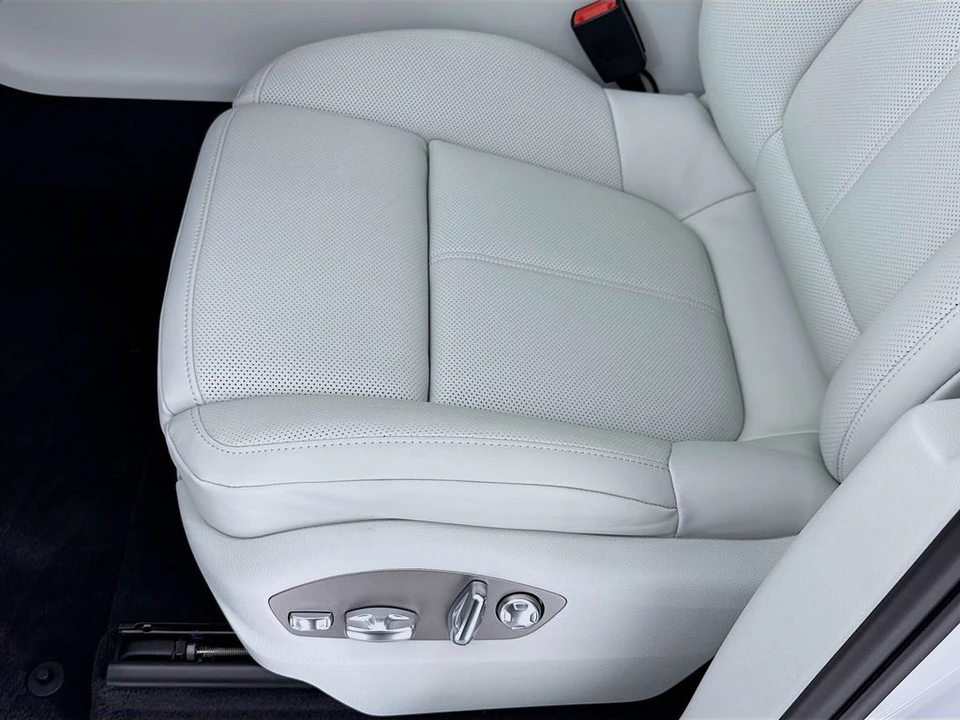 2026 Porsche Macan - Image 14 of 31
