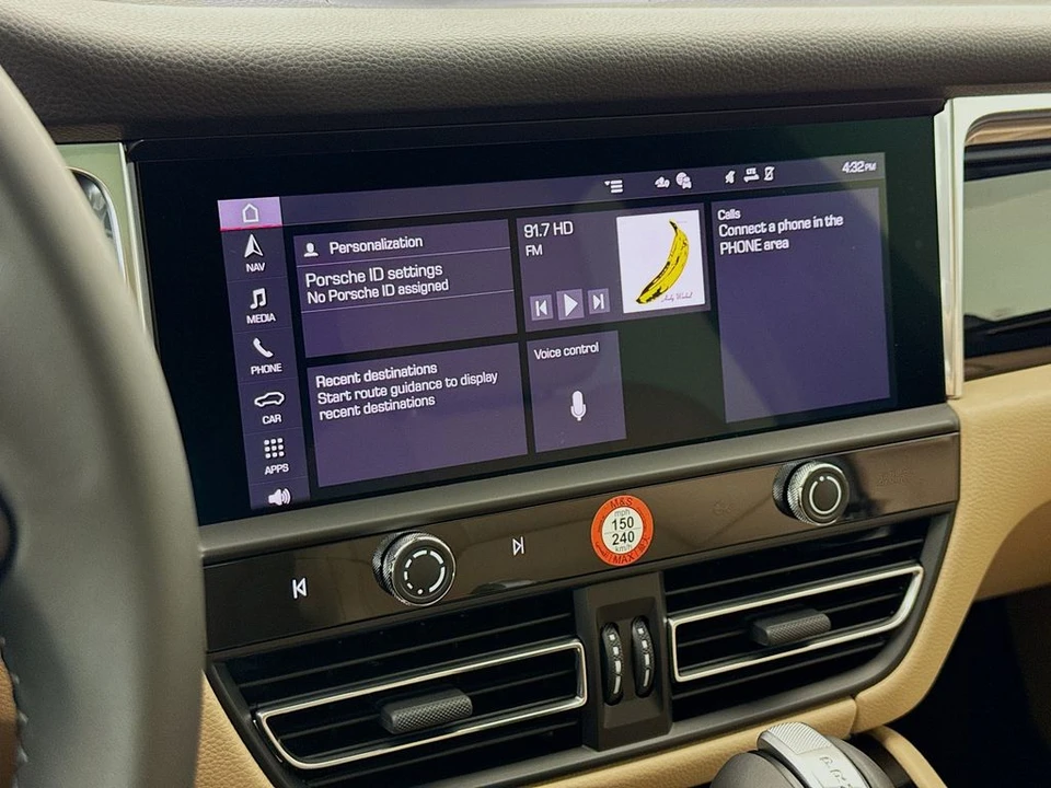 2026 Porsche Macan - Image 18 of 31