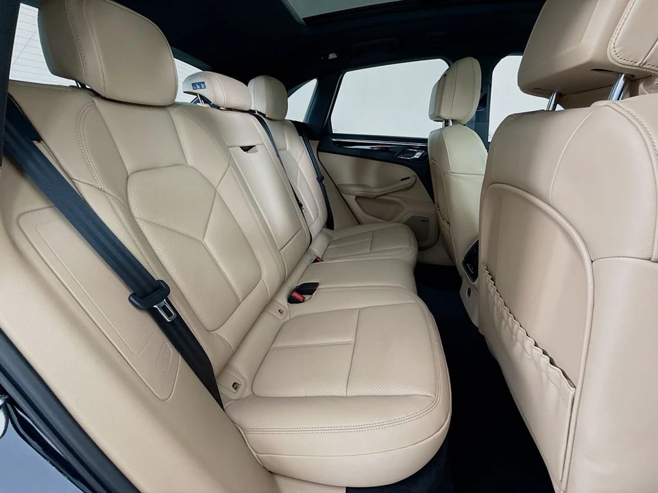 2026 Porsche Macan - Image 29 of 31