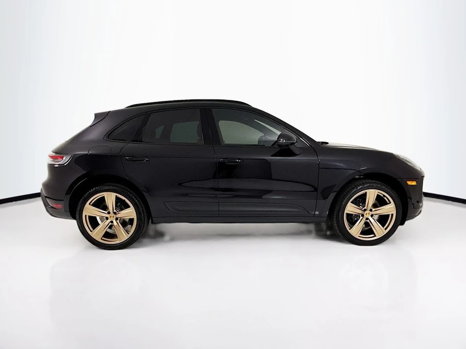 2026 Porsche Macan - Image 8 of 31