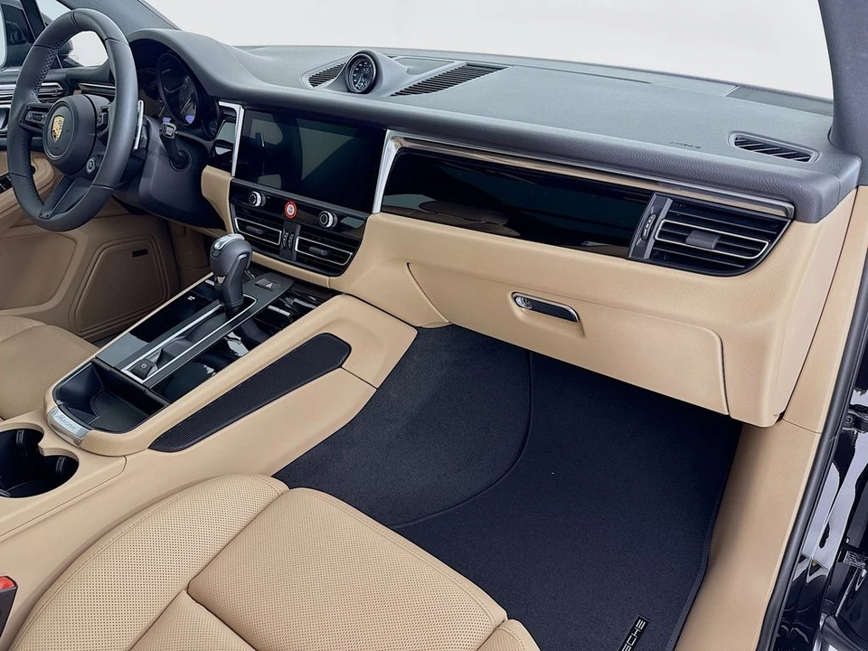 2026 Porsche Macan - Image 31 of 31