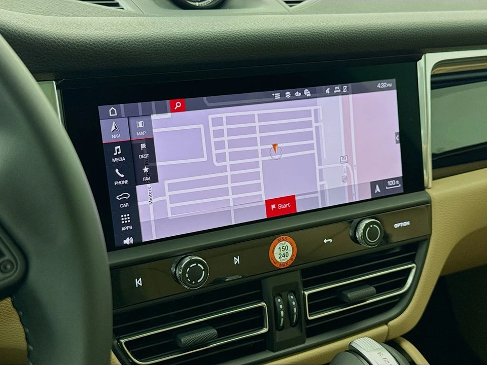 2026 Porsche Macan - Image 19 of 31