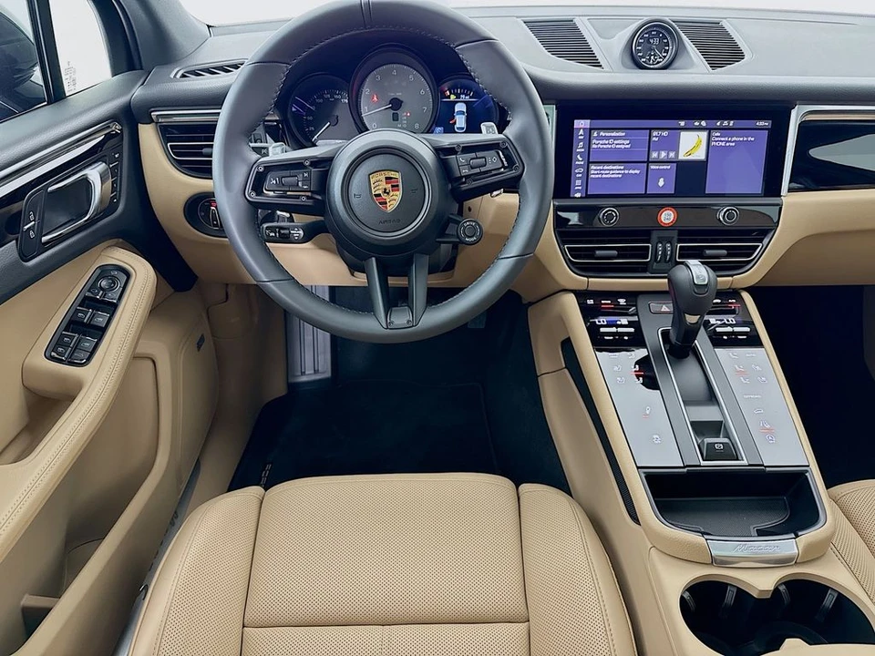 2026 Porsche Macan - Image 25 of 31