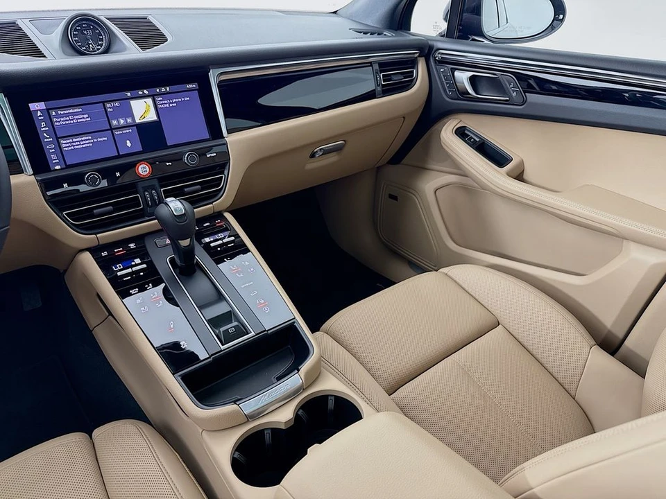 2026 Porsche Macan - Image 26 of 31