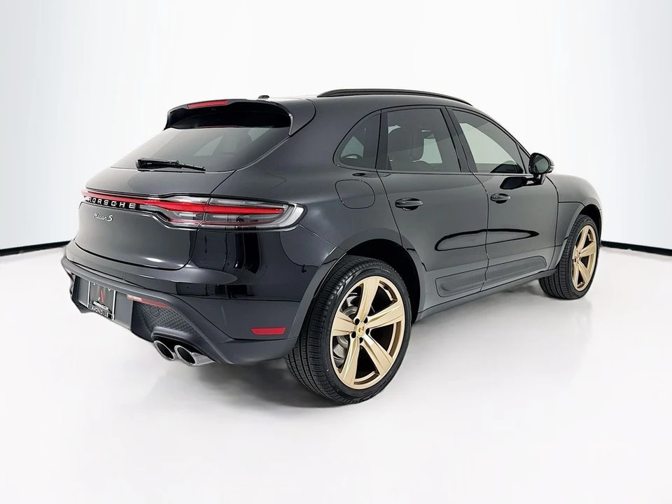 2026 Porsche Macan - Image 9 of 31
