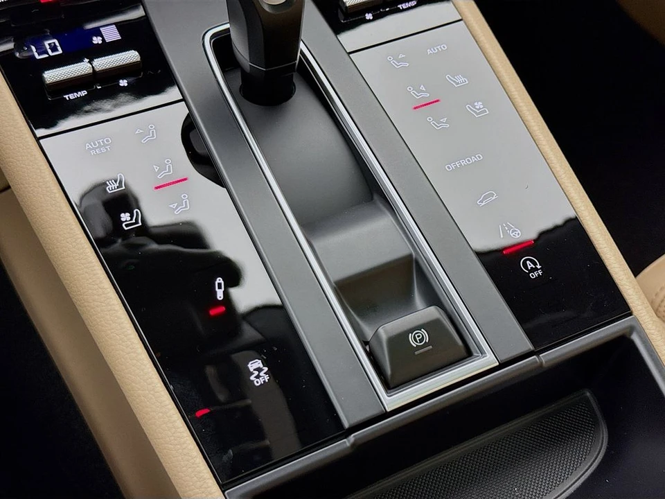 2026 Porsche Macan - Image 22 of 31