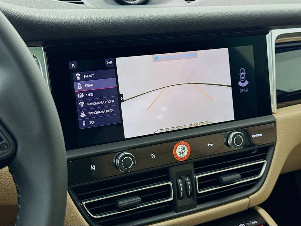 2026 Porsche Macan - Image 20 of 31