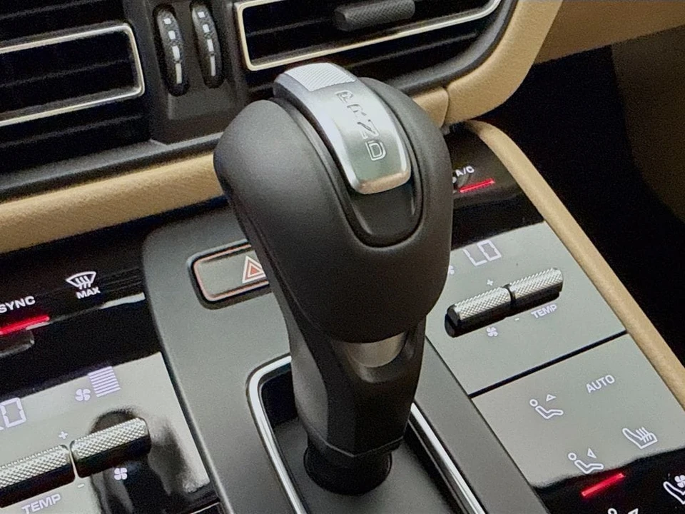 2026 Porsche Macan - Image 21 of 31