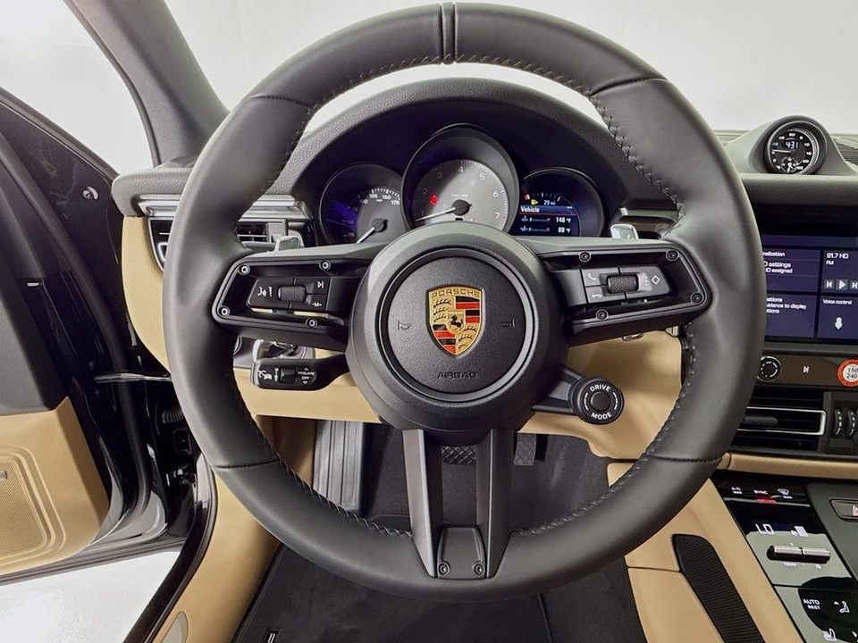 2026 Porsche Macan - Image 15 of 31