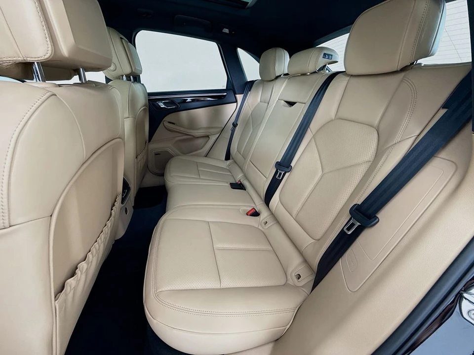 2026 Porsche Macan - Image 24 of 31