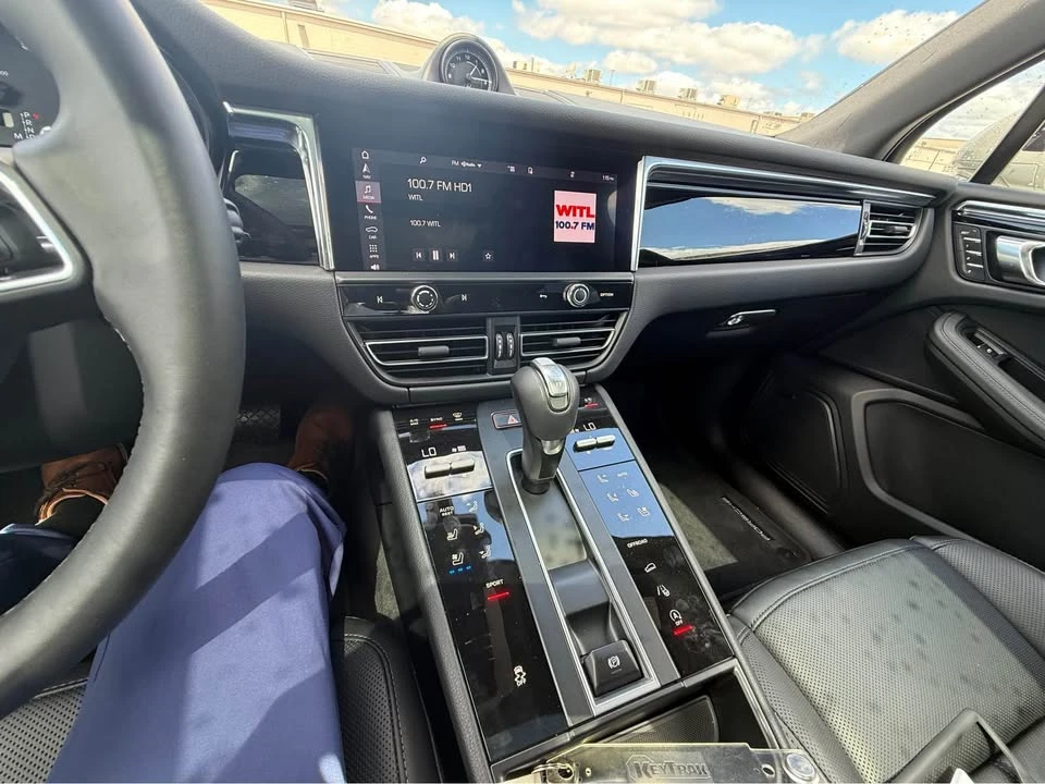 2026 Porsche Macan Electric - Image 11 of 15