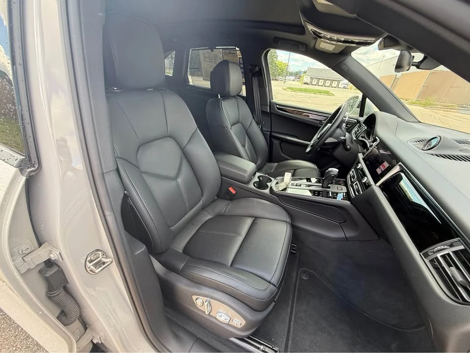 2026 Porsche Macan Electric - Image 7 of 15