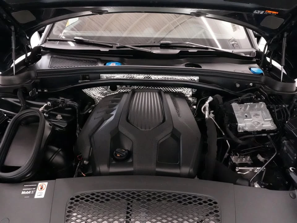 2026 Porsche Macan T - Image 12 of 20