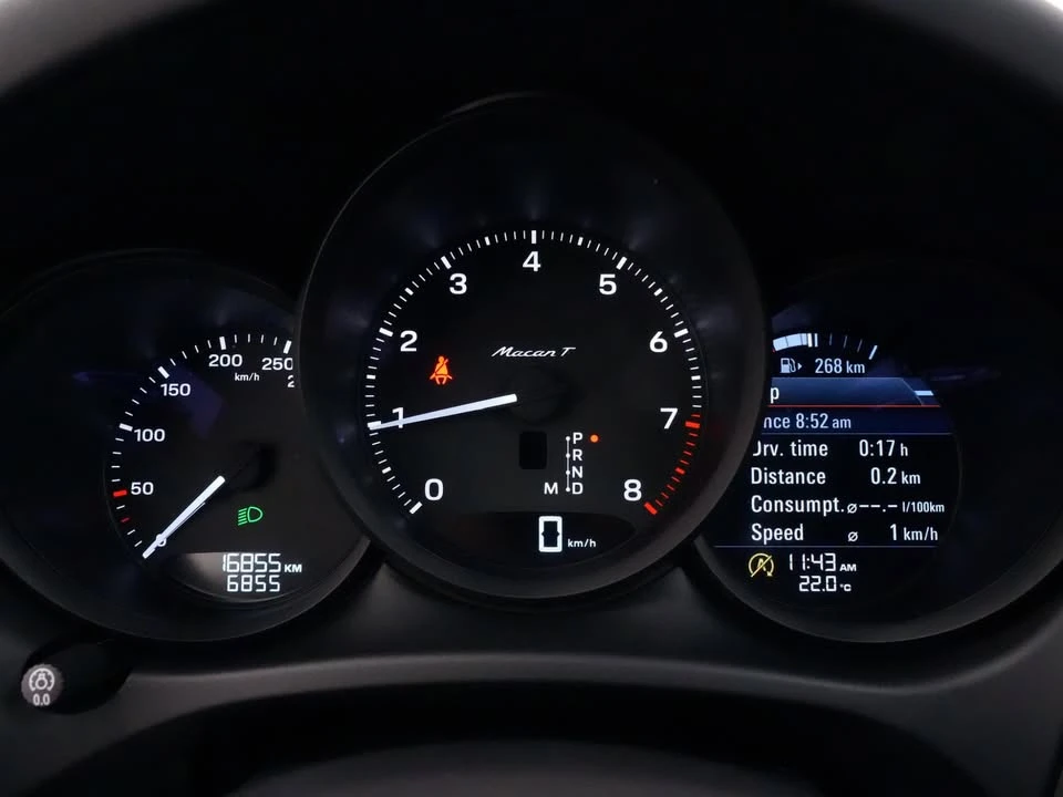 2026 Porsche Macan T - Image 10 of 20