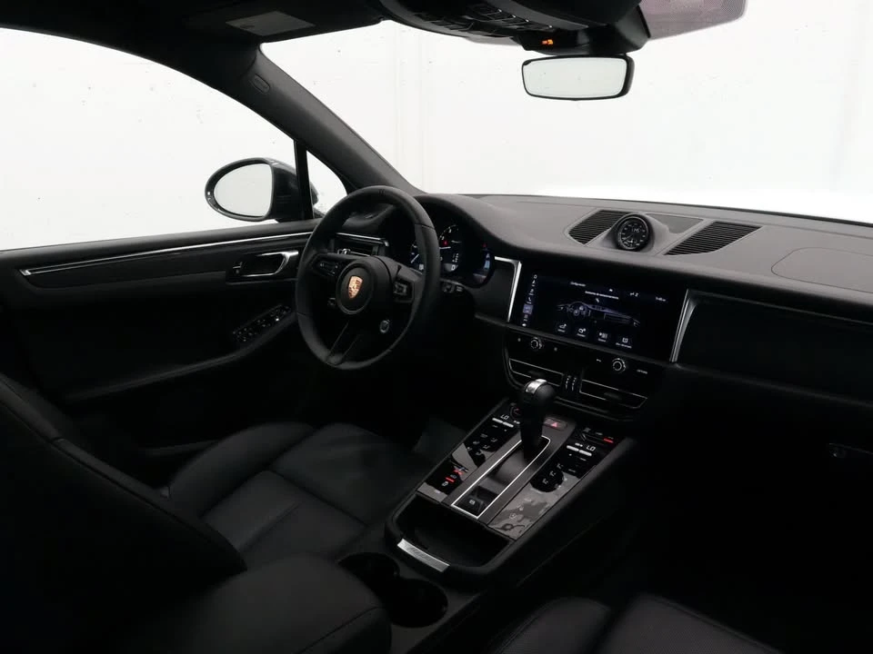 2026 Porsche Macan T - Image 16 of 20