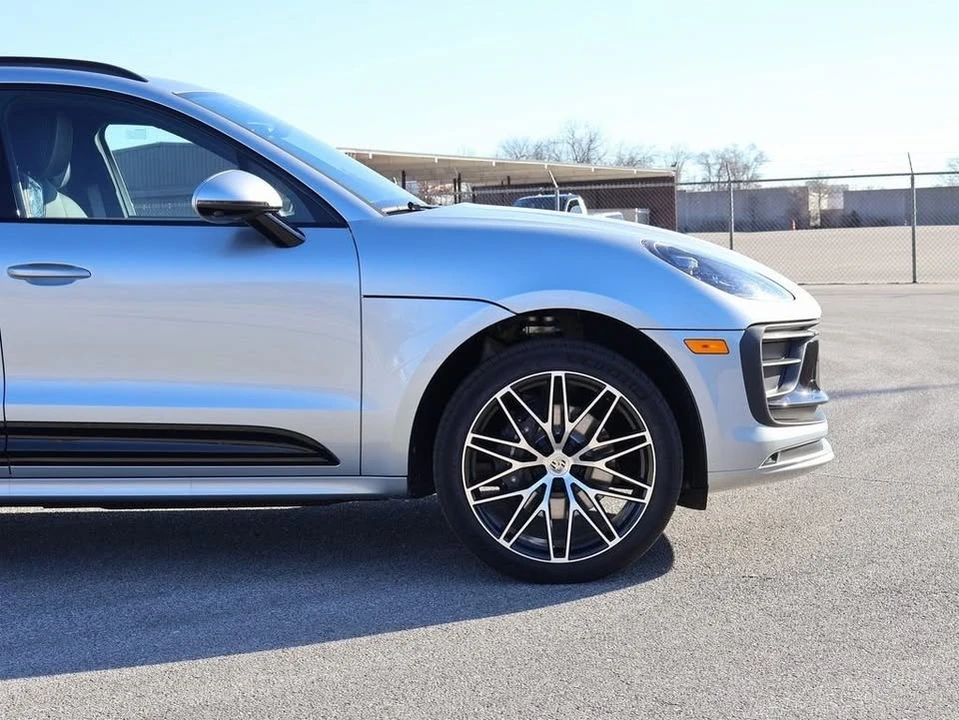 2026 Porsche Macan T - Image 10 of 20