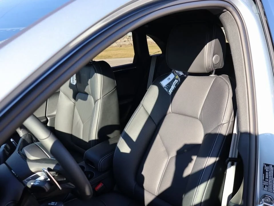 2026 Porsche Macan T - Image 5 of 20