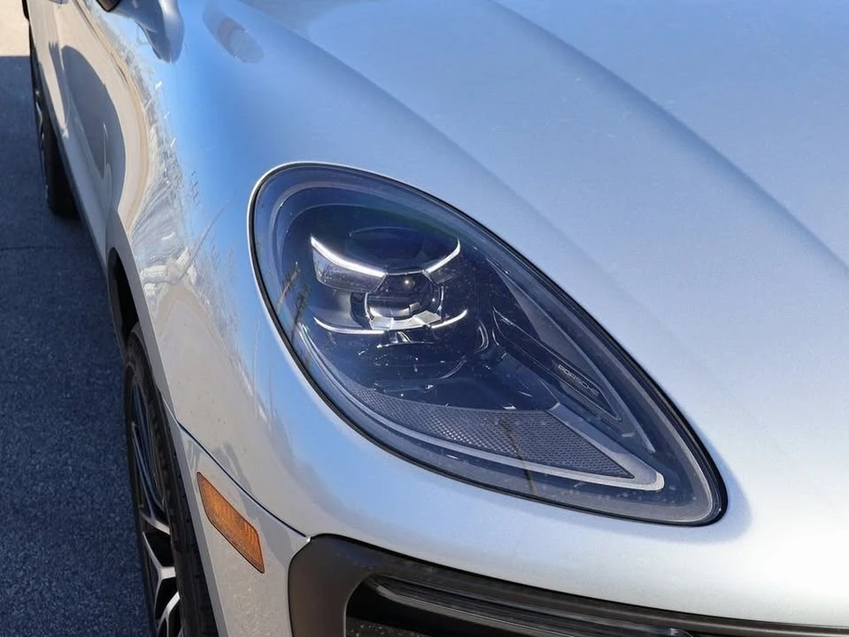 2026 Porsche Macan T - Image 14 of 20