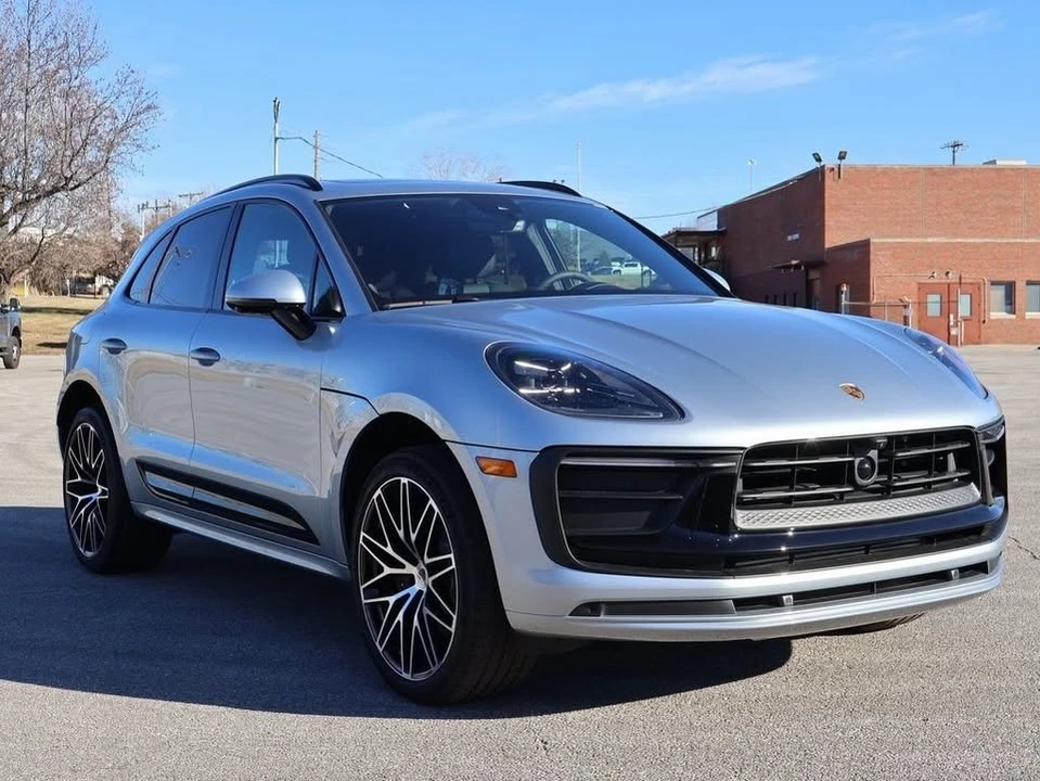 2026 Porsche Macan T - Image 11 of 20