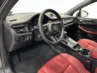 2026 Porsche Macan T - Image 4 of 4
